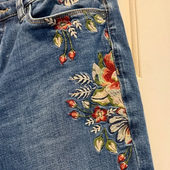 Blank NYC Skinny Classique Embroidered Jeans - Picture 2 of 13
